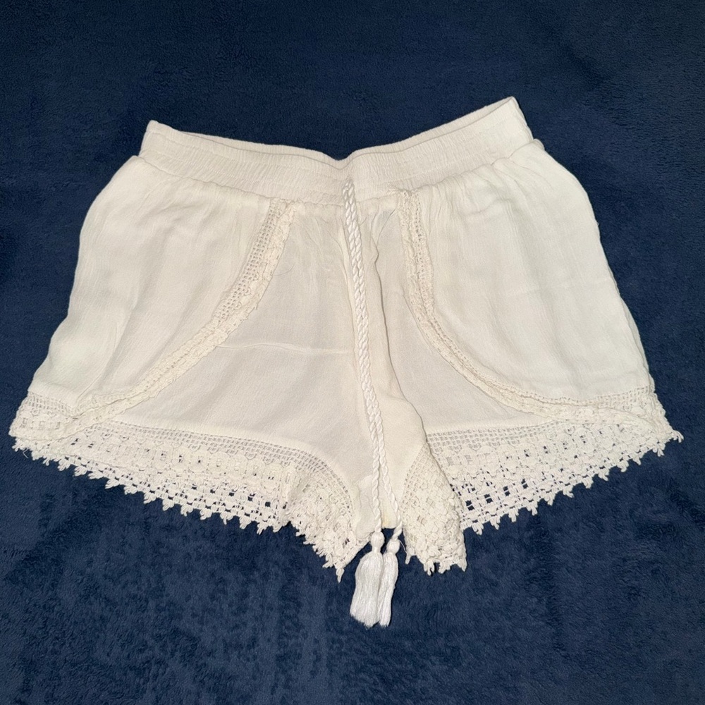 Atmosphere Cream Lace Trim Women Shorts